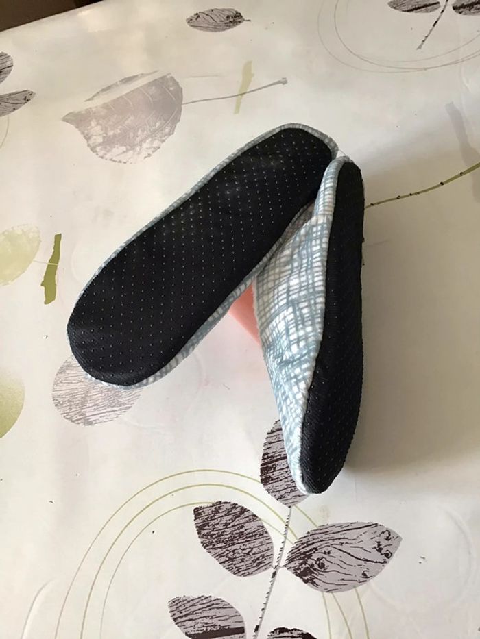 Chaussons taille 36/39 bleu et blanc - photo numéro 3