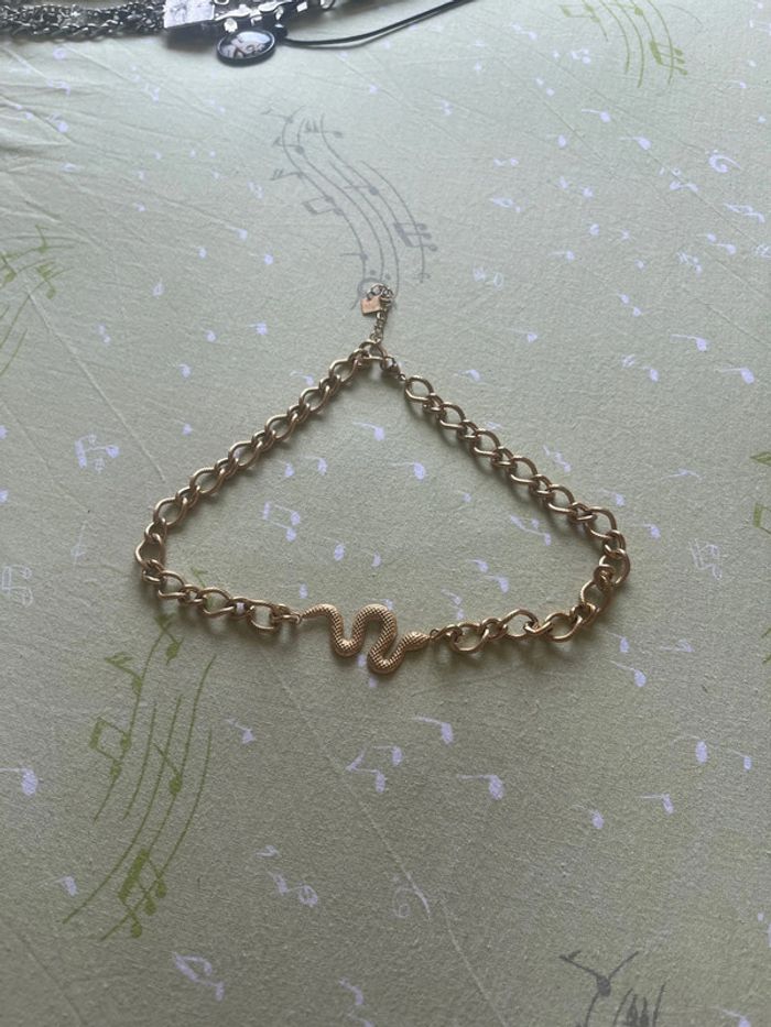 Collier raz du cou