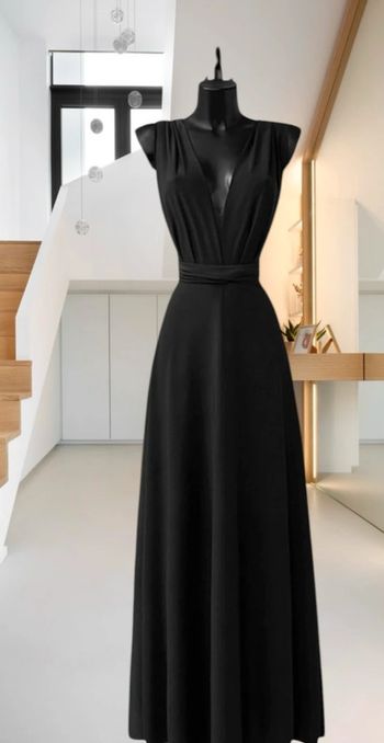 Robe noire positions infinies tendance