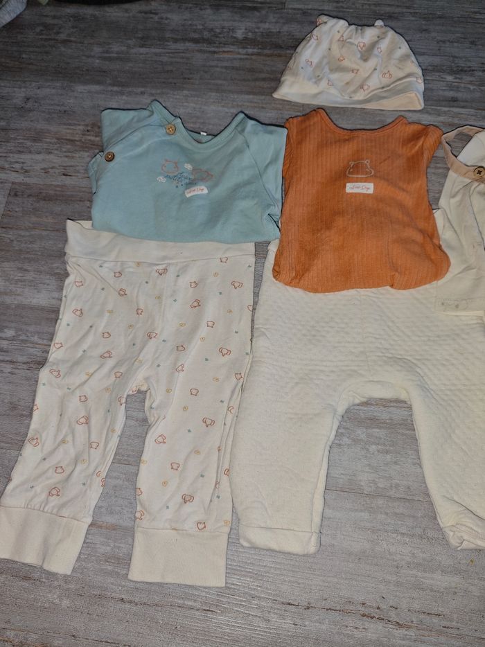 Lots de vêtements 6 mois - photo numéro 4
