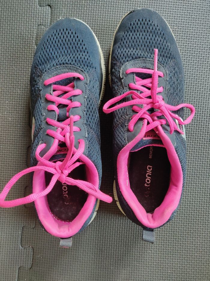 Skechers semelles à mémoire de forme marine et fushia taille 40