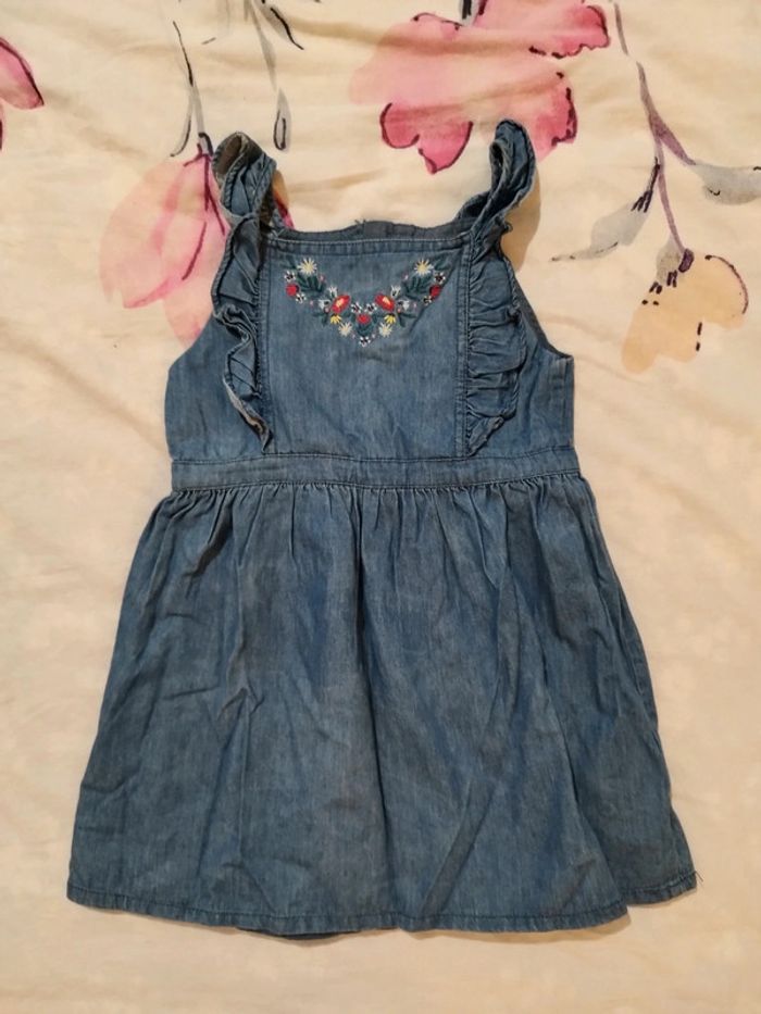 Très jolie robe en jean avec fleurs brodées Sergent Major taille 5 ans