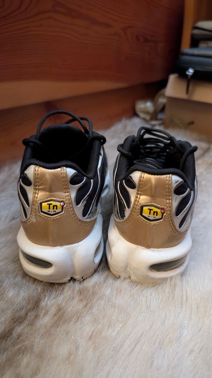 Wmns Air Max Plus 'Black Gold' - photo numéro 3