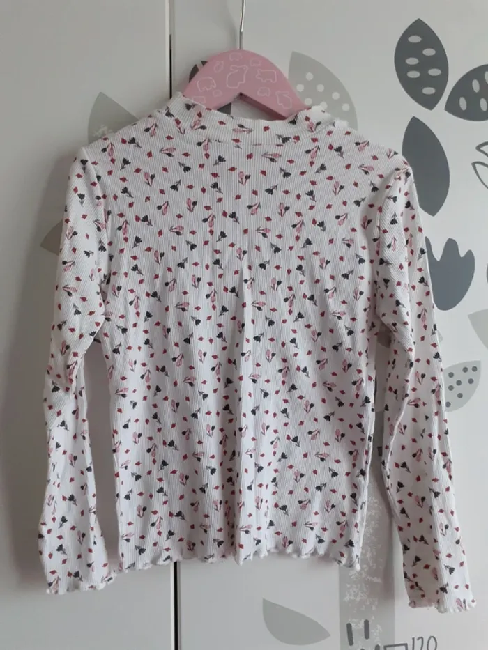 Tee shirt blanc à motifs