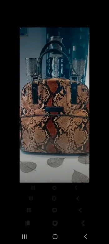 Sac longchamp porte épaule grande capacité 31x32x18
Quelques imperfections voir les photos