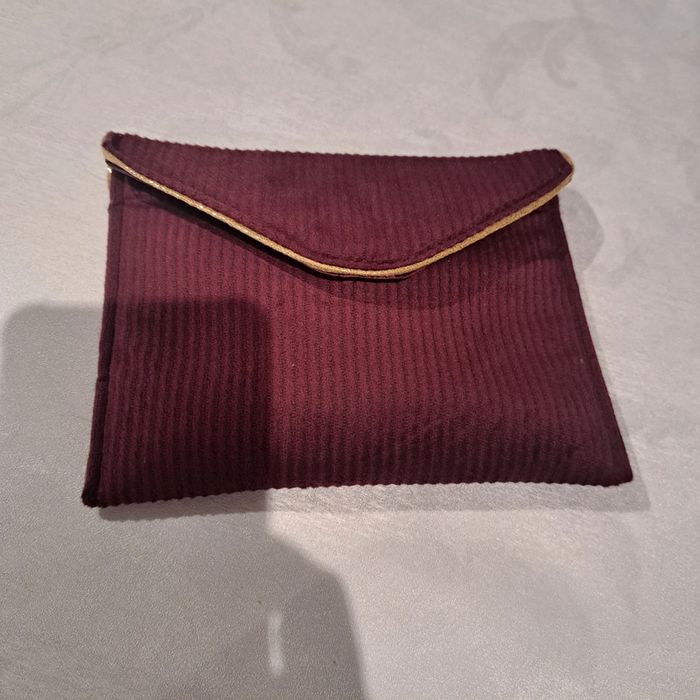 Pochette + 2 produits de soins neuf - photo numéro 4