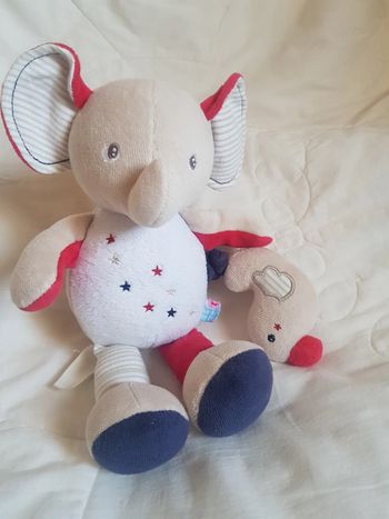 Peluche musicale éléphant  sucre d orge