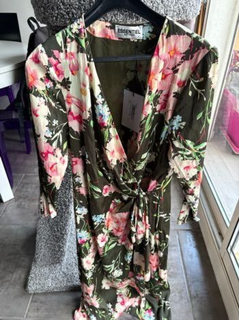 Robe fleurie Essentiel Antwerp neuve avec étiquette 