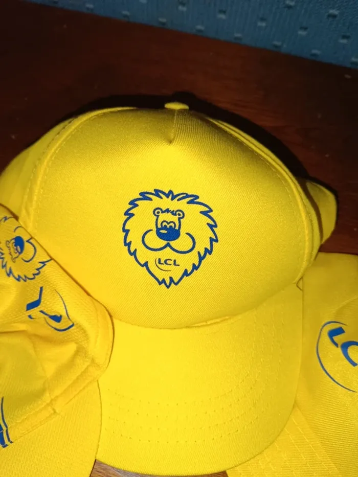 Lot casquettes et bob LCL - photo numéro 3