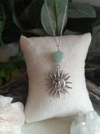 Collier pierre d'amazonite et soleil d'acier inoxydable argenté