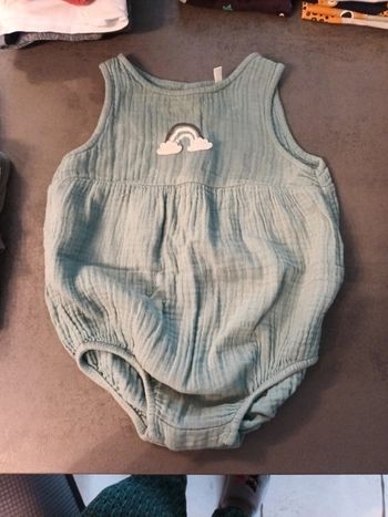 Combi tres legere sans manche 9mois 71cm