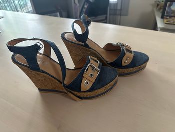 Chaussures compensées neuves 