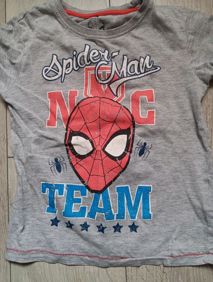 T-shirt Marvel taille 8 ans - photo numéro 2