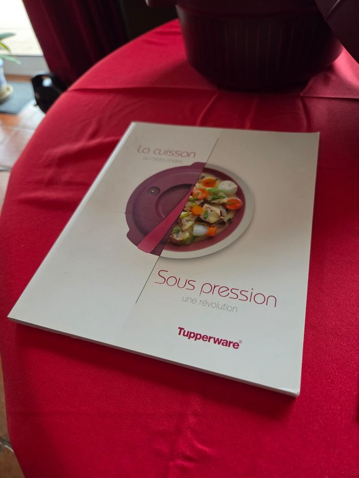 Micro pressure cooker avec livres Tupperware - photo numéro 6