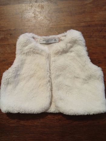 Gilet fausse fourrure taille 6 mois