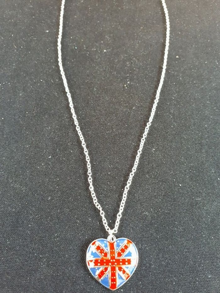 Collier avec pendentif cœur anglais