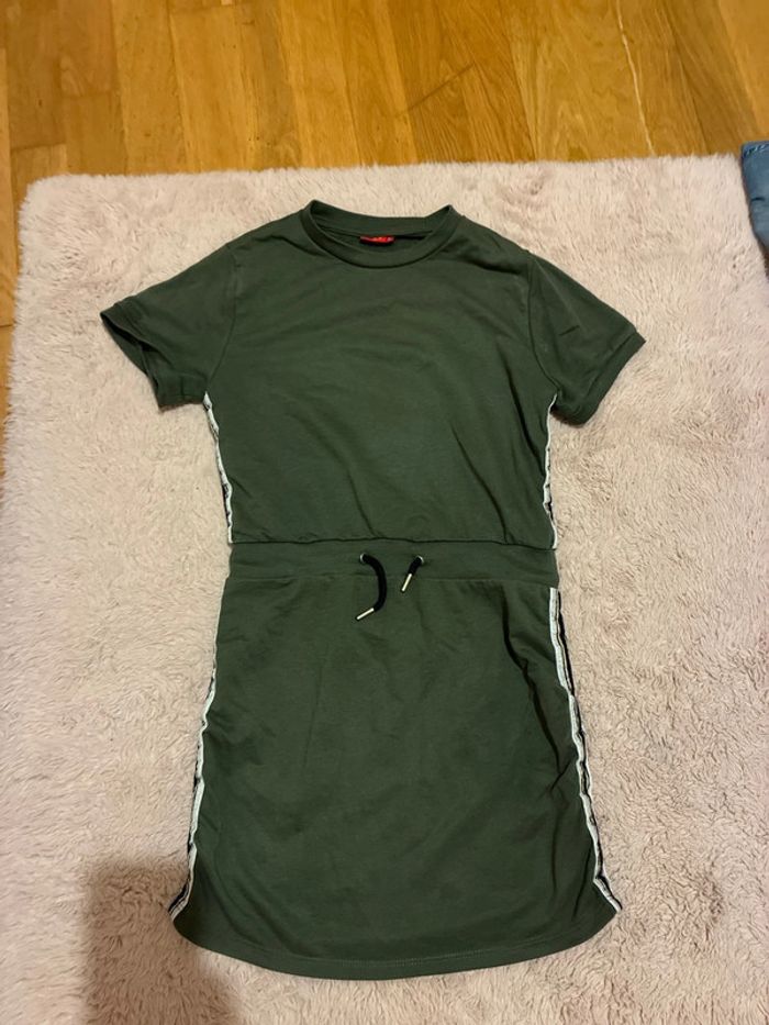 Robe kaki