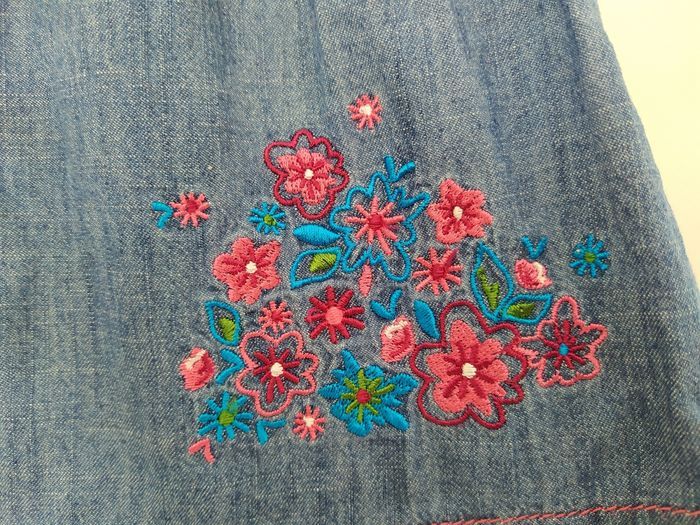 Robe jean's fleurie 3 mois - photo numéro 5