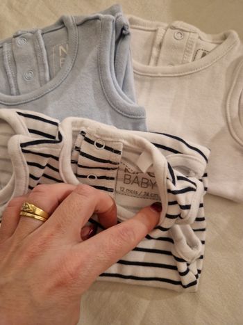 Lot 3 bodies Marcel  9 mois