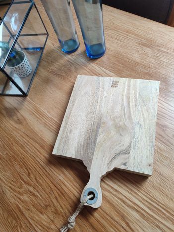 Planche a découper en bois de manguier neuve