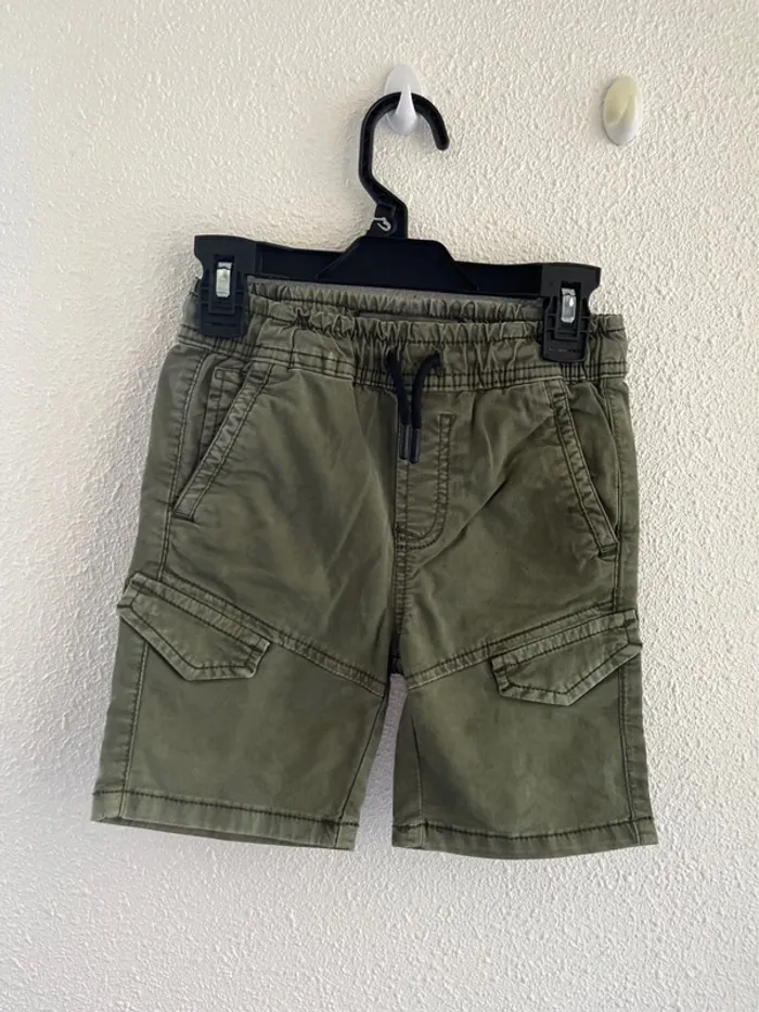 Short cargo taille 5/6 ansđź’«