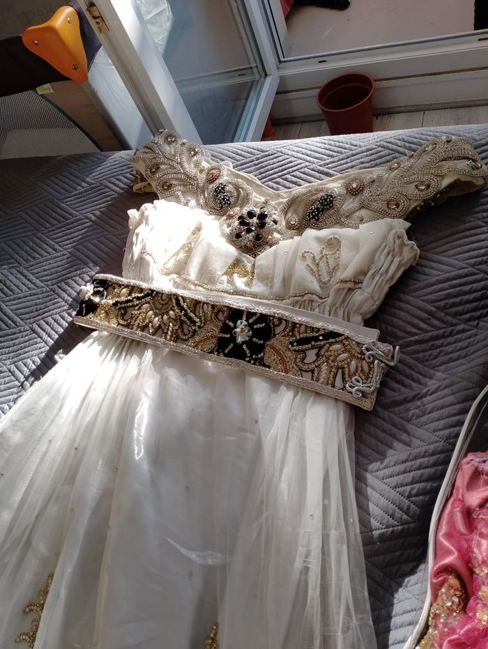 Robe orientale bonjour je vends une jolie robe 👗 orientale très bonne état - photo numéro 2