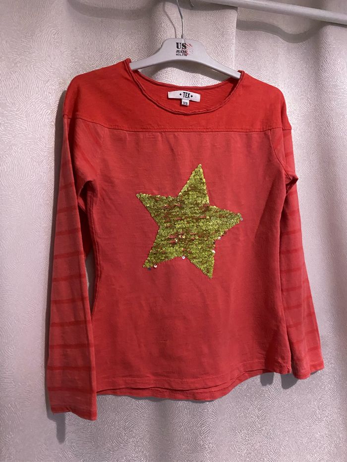 T-shirt saumon étoile sequins jaunes ou argentées 9/10 ans Tex