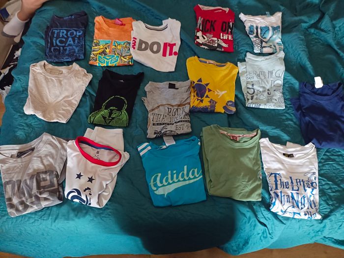 Lot de 56 t-shirt 8 ans pour 40 € - photo numéro 2