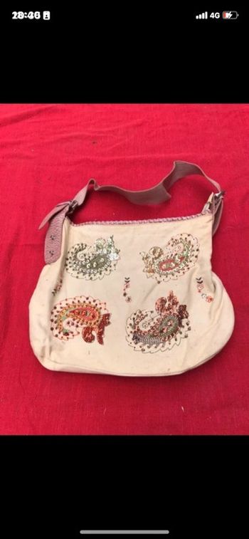 Sac en toile à motifs porté épaule