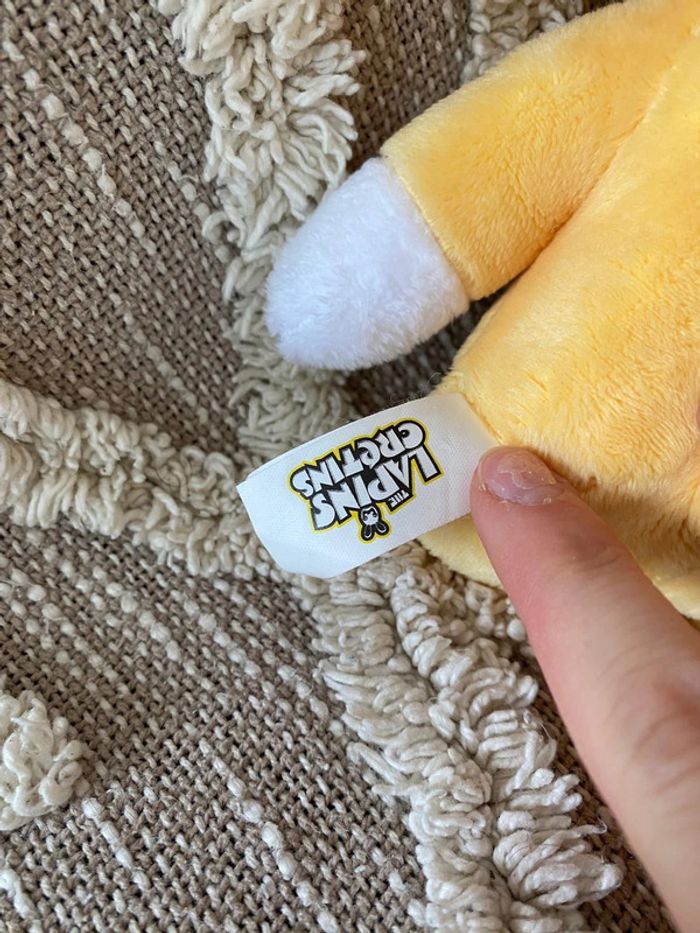 Peluche doudou 26cm lapins cretins lapin blanc déguisé en lion jaune orange Très bon état - photo numéro 4