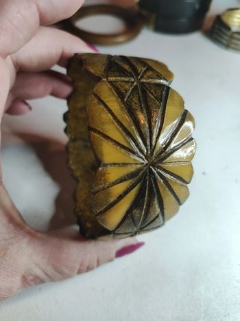 Bracelet en bois vernis vintage