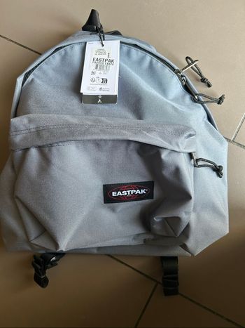 Sac à dos  eastpak  tout neuf bleu ciel