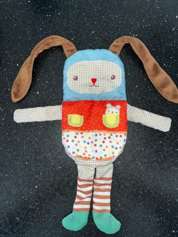 Peluche doudou plat lapin, livre la petite bébête qui monte qui monte qui monte