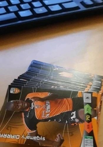 Lot de 5 cartes panini adrenalyn 2010 2011 (Montpellier à Valenciennes)
