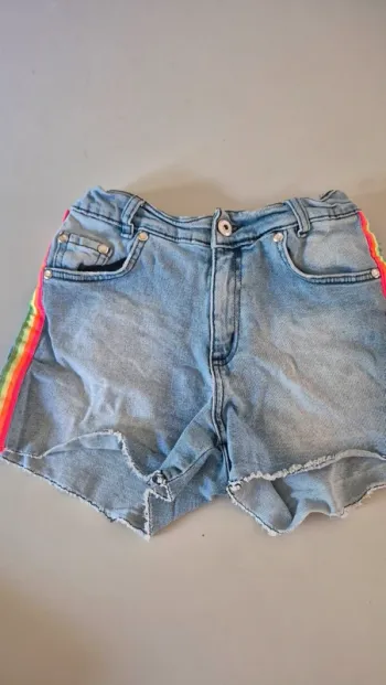 Short fille