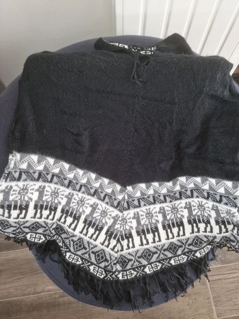 Poncho artisanal péruvien
