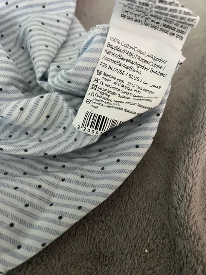 Blouse bleu mignonne à pois noir et dentelle noire en bas - photo numéro 6