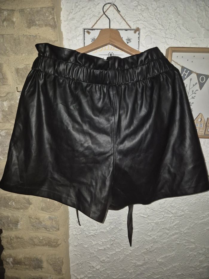 Très joli short simili taille haute Kiabi taille 48 - photo numéro 8