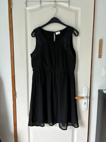 Robe débardeur noire avec paillettes et élastique à la taille