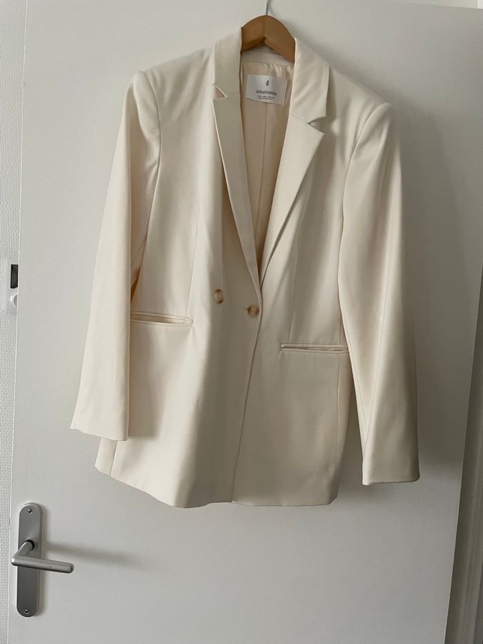 Costume, stradivarius, pantalon, taille 40 veste taille L. Très bon état quatre - photo numéro 3