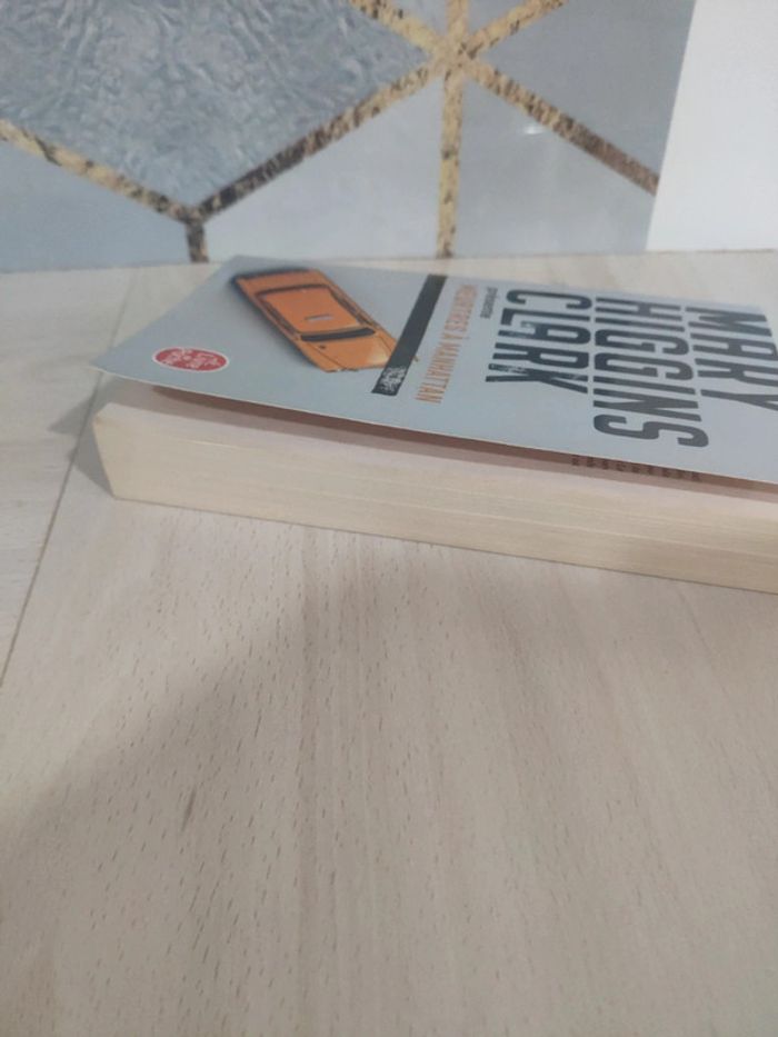 Livre poche recueil de nouvelles présenté par Mary Higgins Clark Meurtres à Manhattan - photo numéro 5