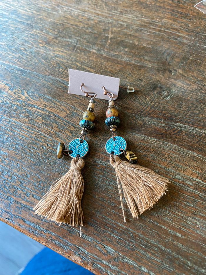 Magnifiques boucles d’oreilles Pompons, perles et turquoise - photo numéro 3