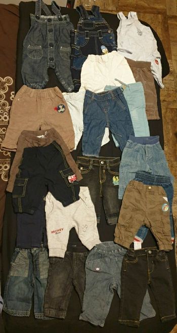 Lot pantalóns bebe 3 mois.