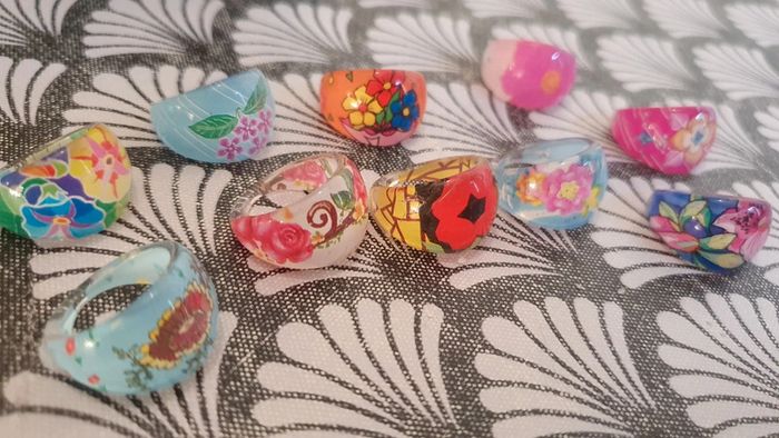 10 bagues en résine pour enfant taille 54-55 - photo numéro 2