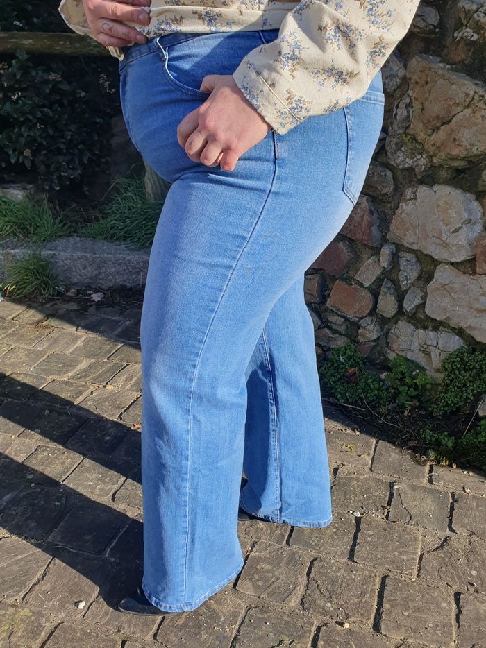 Jean large Rennes bleu clair
Taille 44 - photo numéro 3