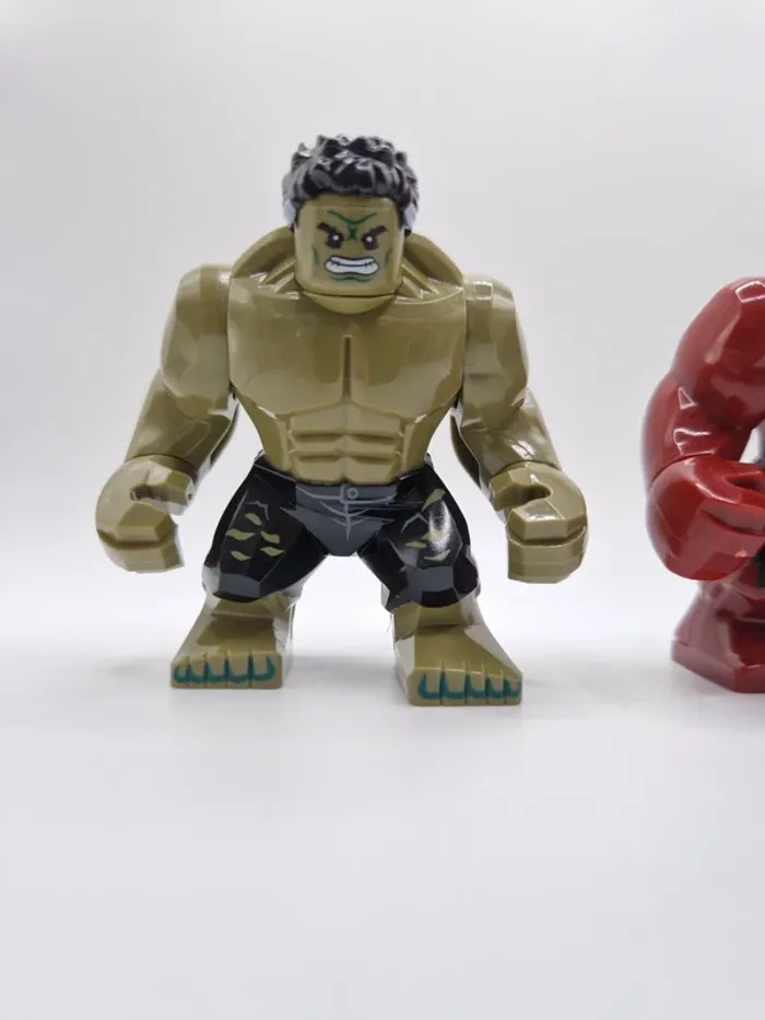 Figurines type lego Hulk et Hulk rouge Marvel - photo numéro 2