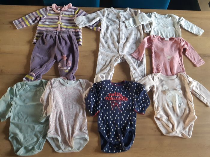 Lot pyjamas et bodies 12 mois
