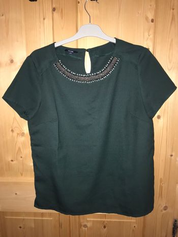 T shirt vert avec détails bijoux