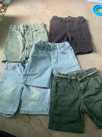 Lot 5 shorts garçons taille 3 ans