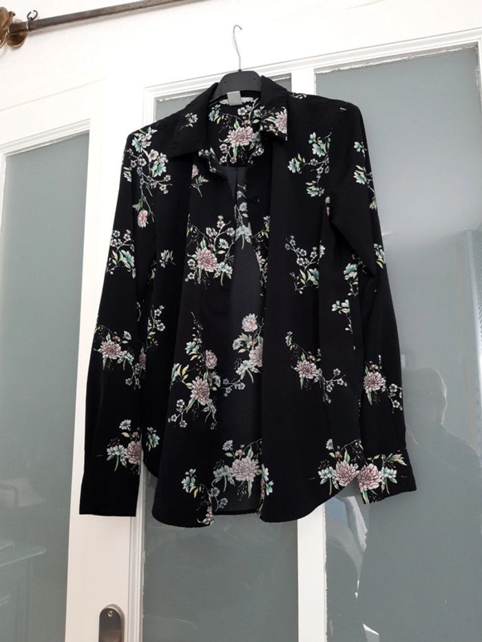 Blouse fuide noire fleurs 34🔴 - photo numéro 2